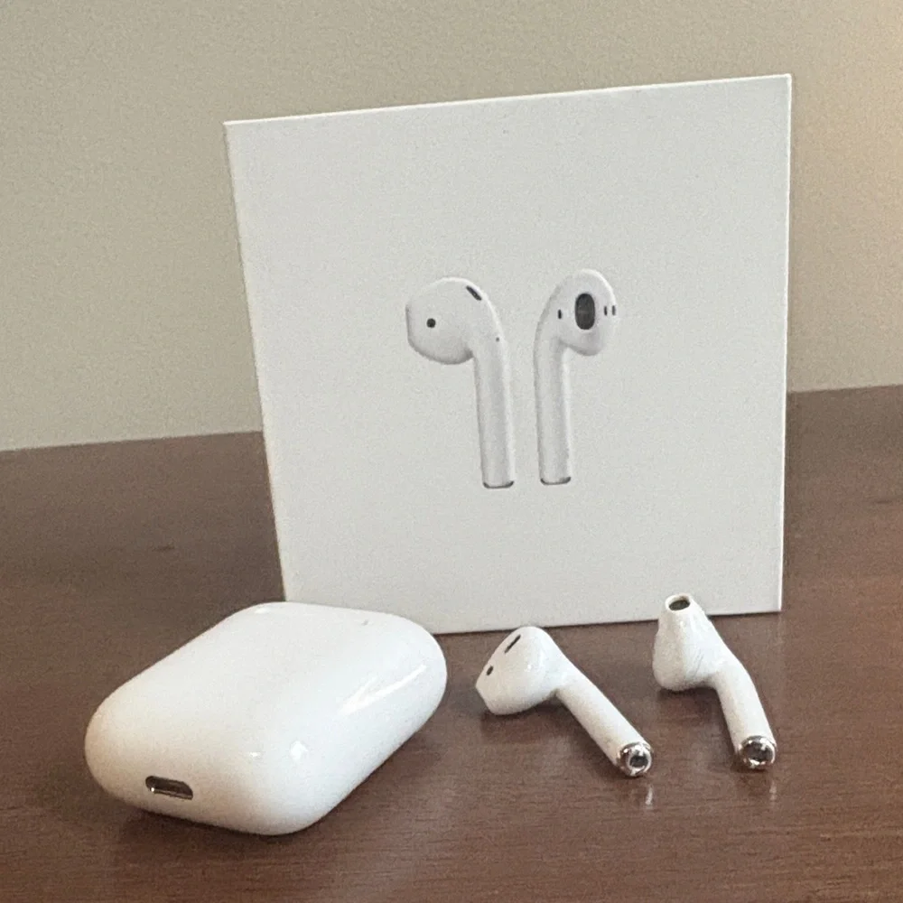 Apple Wireless Earbuds with Charging Case - White